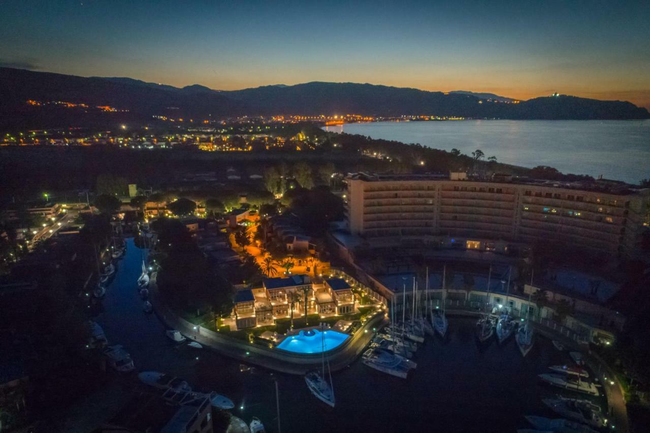 Residence Delfino, Portorosa Furnari Bagian luar foto