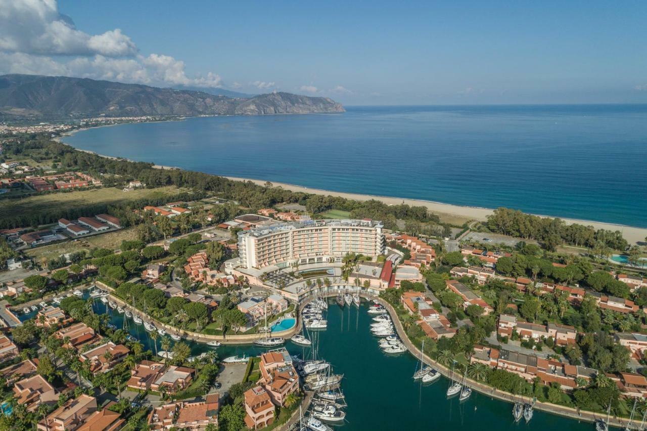 Residence Delfino, Portorosa Furnari Bagian luar foto