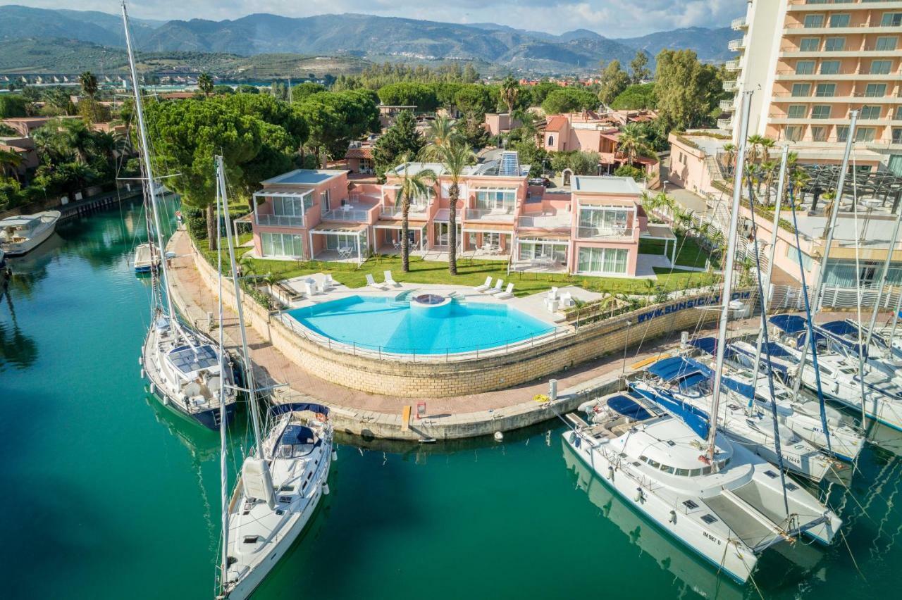 Residence Delfino, Portorosa Furnari Bagian luar foto