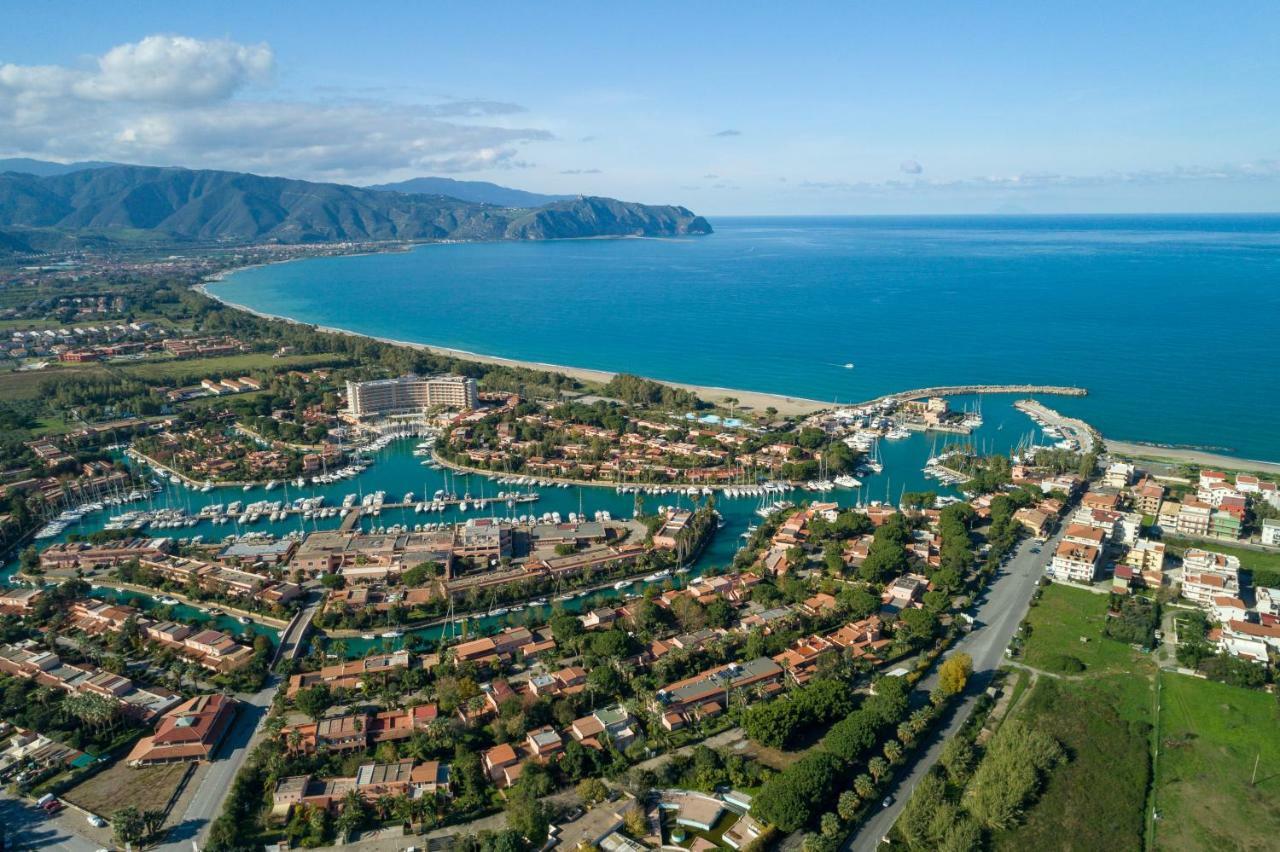 Residence Delfino, Portorosa Furnari Bagian luar foto