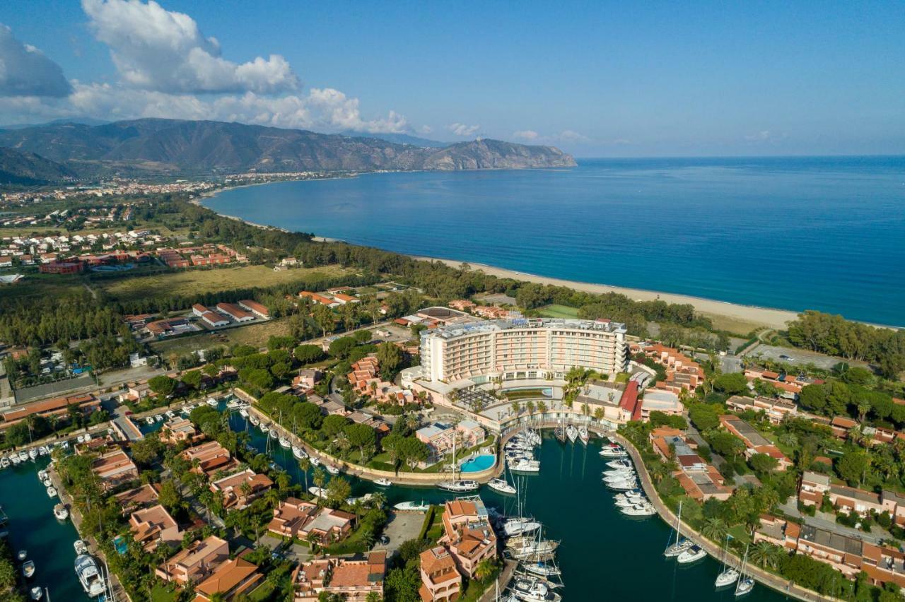 Residence Delfino, Portorosa Furnari Bagian luar foto