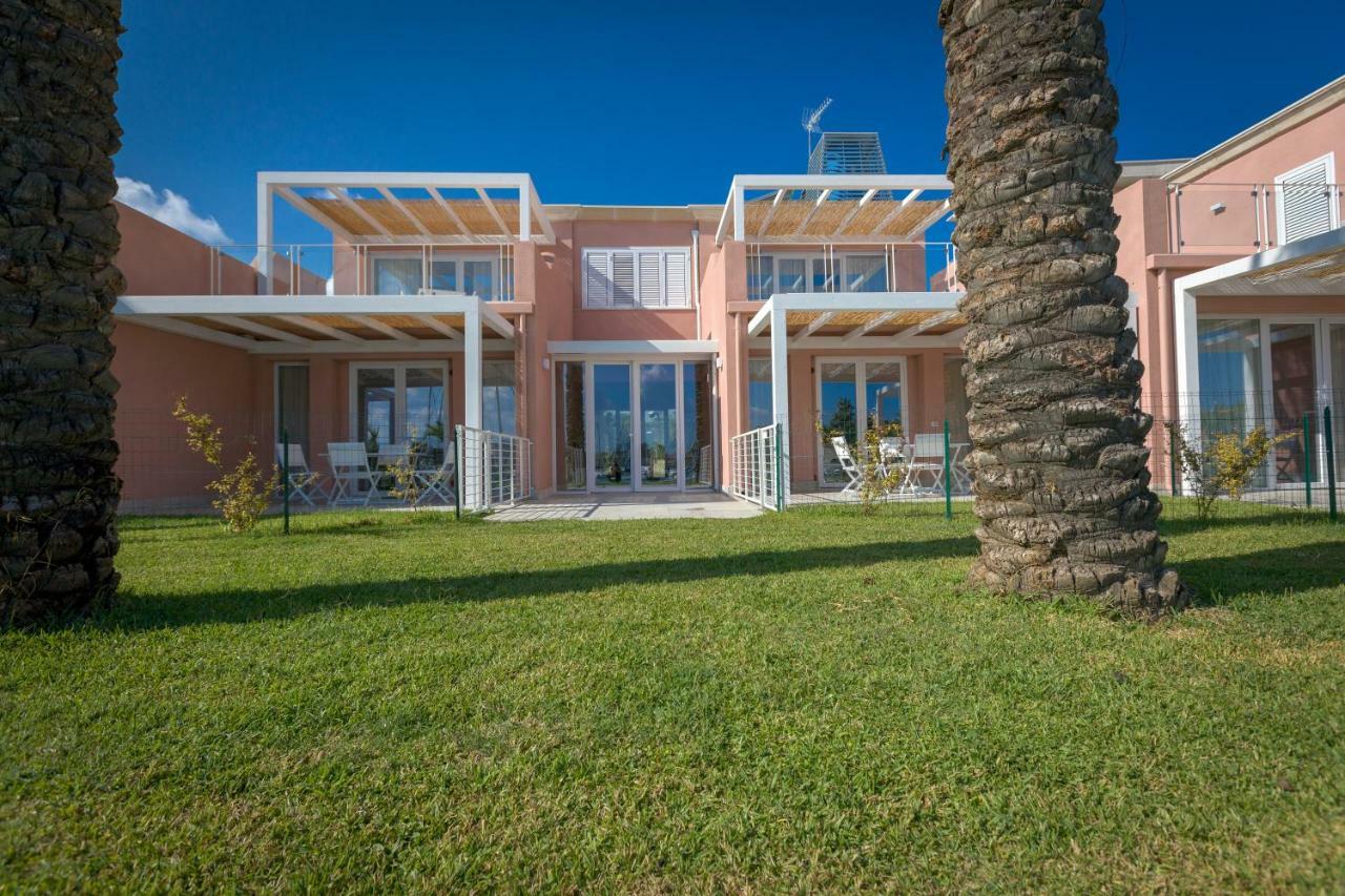 Residence Delfino, Portorosa Furnari Bagian luar foto