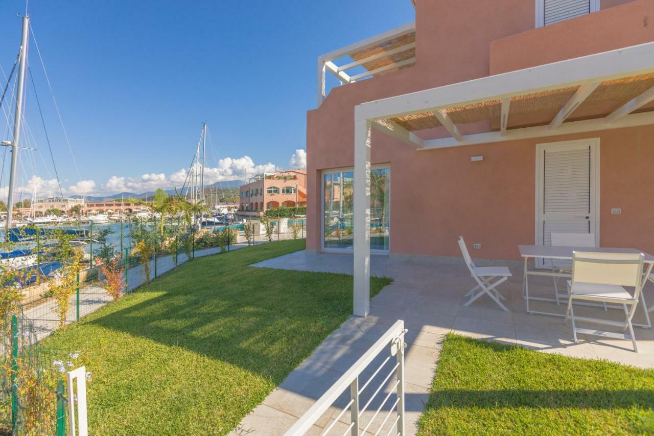 Residence Delfino, Portorosa Furnari Bagian luar foto