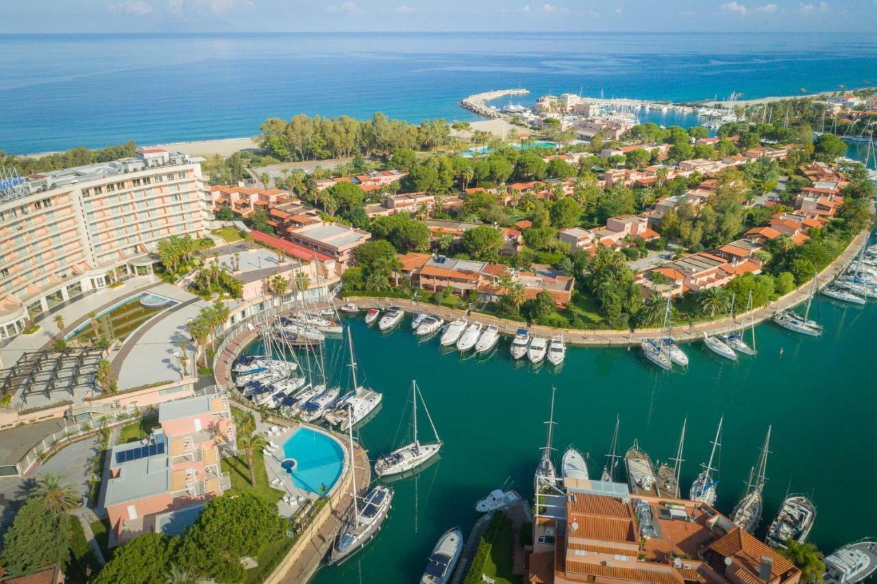 Residence Delfino, Portorosa Furnari Bagian luar foto