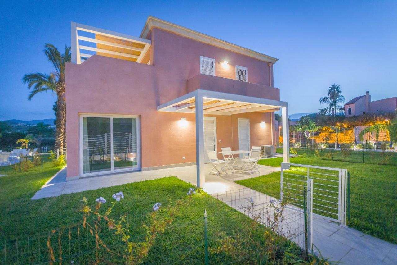 Residence Delfino, Portorosa Furnari Bagian luar foto