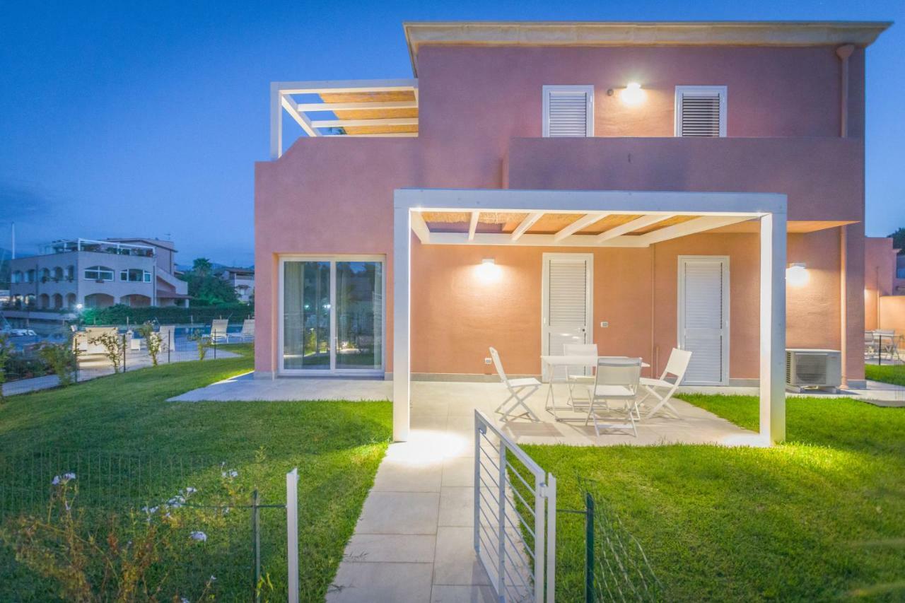 Residence Delfino, Portorosa Furnari Bagian luar foto