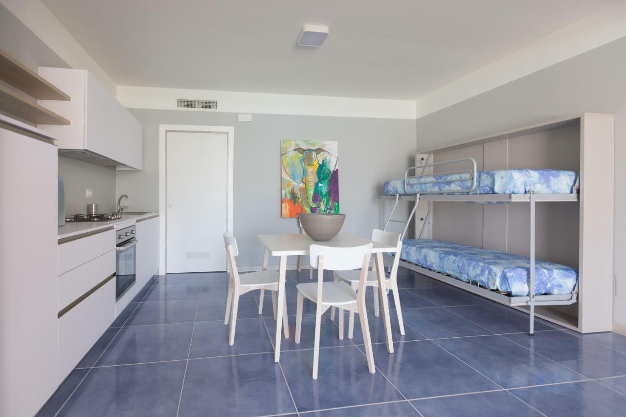 Residence Delfino, Portorosa Furnari Bagian luar foto