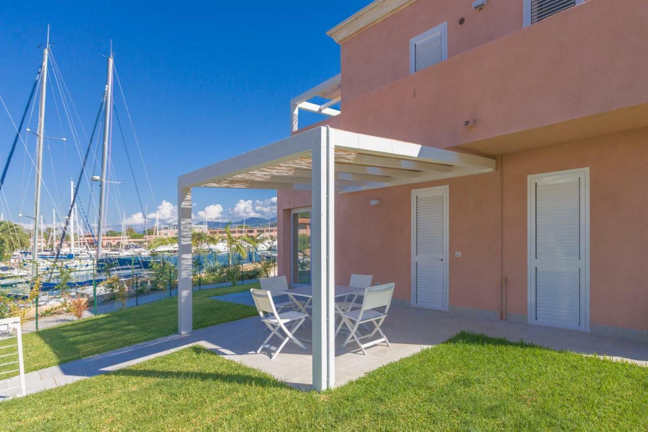Residence Delfino, Portorosa Furnari Bagian luar foto