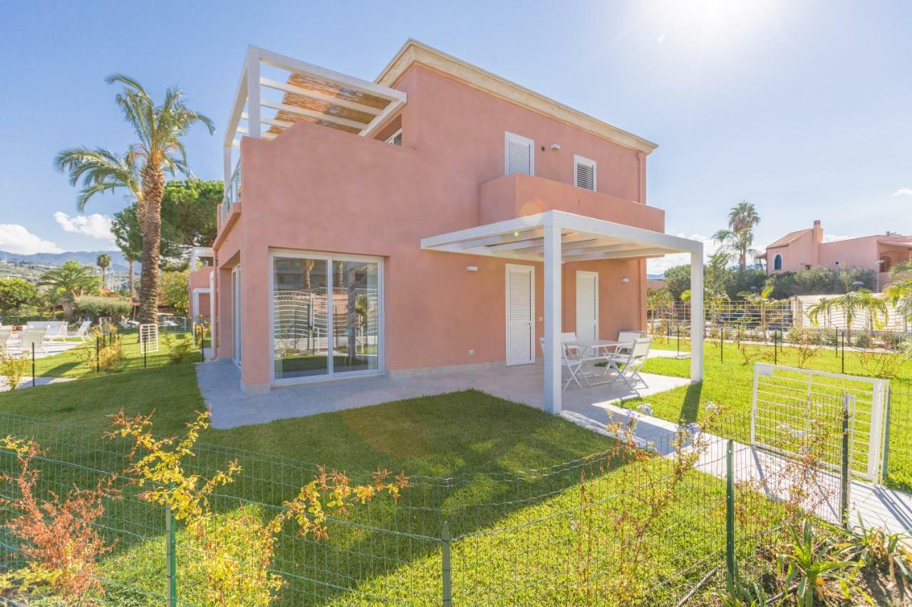 Residence Delfino, Portorosa Furnari Bagian luar foto